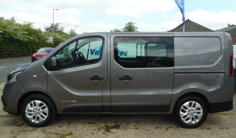 Renault Trafic Crew Van with Dog Cage full