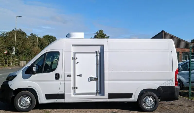 Peugeot Boxer Professional 35 140PS L3H2 Freezer Van With Standby full