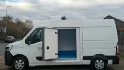 Renault Master MM35 Blue dCi 135PS Advance Freezer Van With Standby