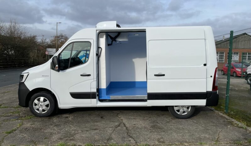 Renault Master MM35 FWD BLUE dCi 135 Advance Fridge Van with Standby full