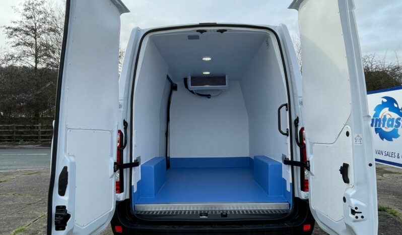 Renault Master MM35 FWD BLUE dCi 135 Advance Fridge Van with Standby full