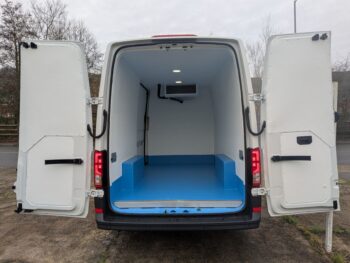 VW Crafter CR35 Commerce MWB 140PS 2.0 TDI 6sp FWD Fridge Van With Standby